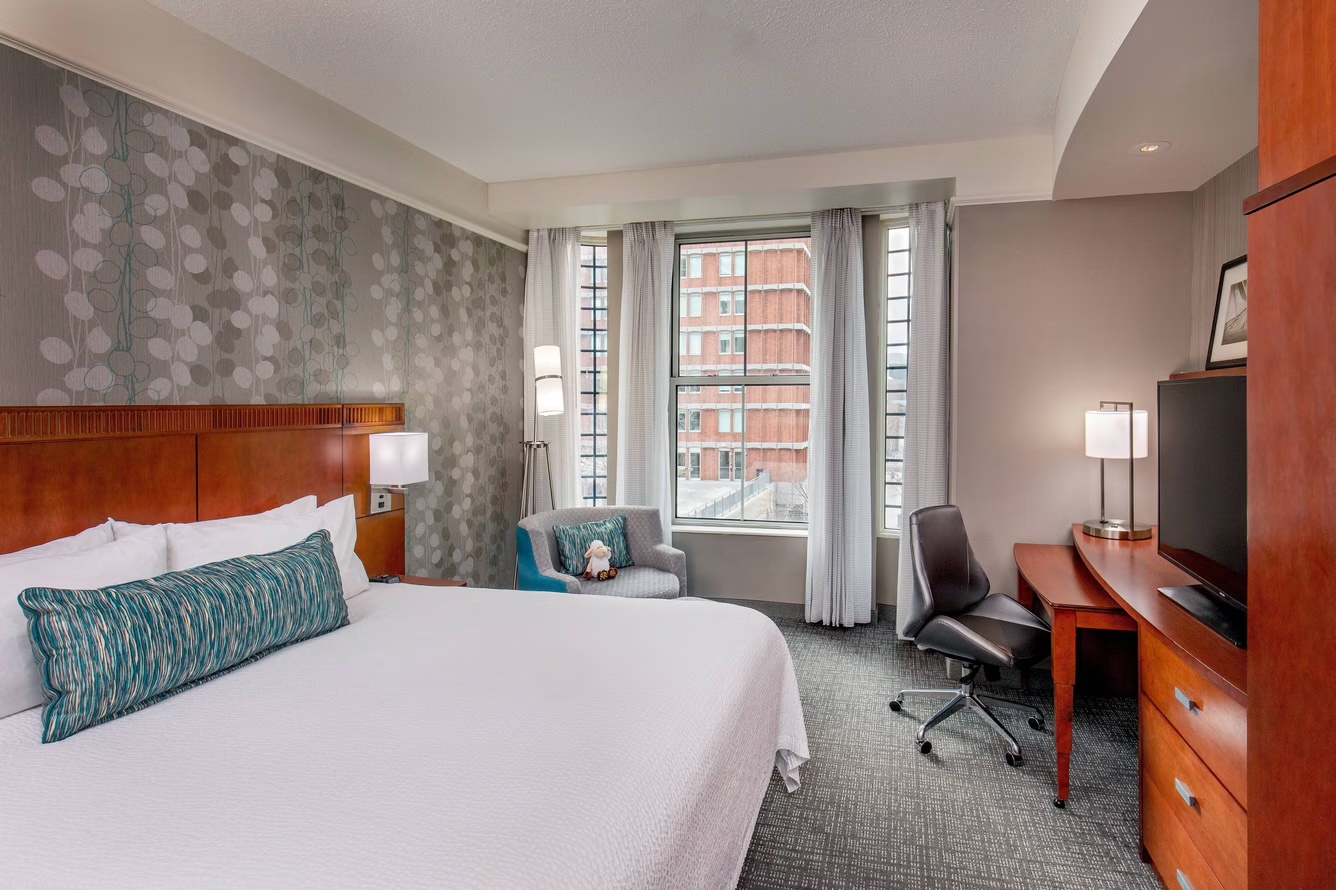 Courtyard Marriott Boston Copley Square Guest Room
